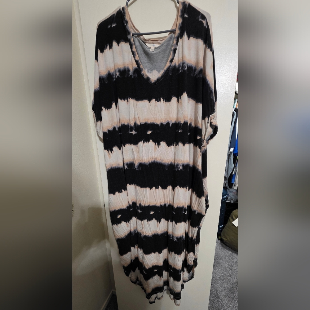 Terra & Sky Black and Cream Maxi Dress